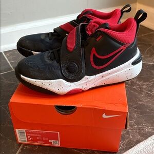 NIKE Team Hustle d 11 (GS) DV8996 003 Black